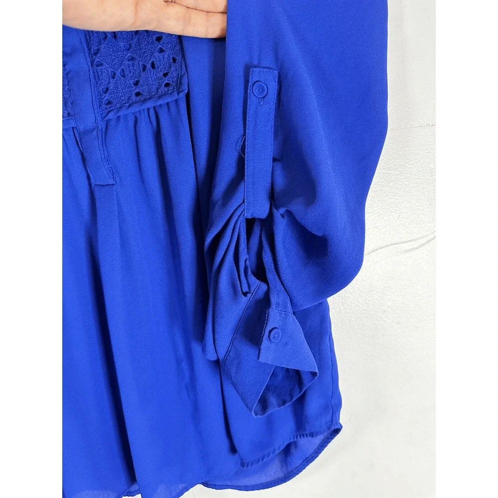 DANIEL RAINN Top Womens Small Sm S Blue Eyelet Detail Roll Tab Long Sleeve Popov